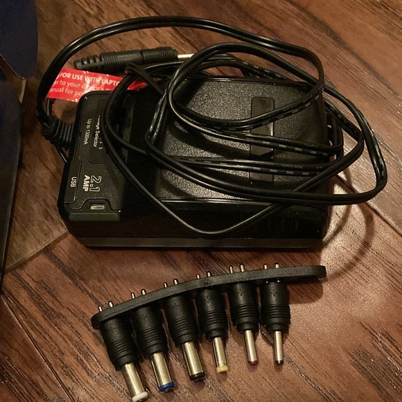 NWOT Insignia AC Adapter with USB Port - Picture 4 of 5